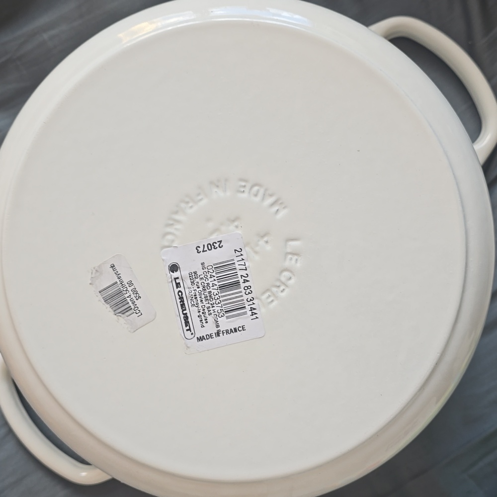 NEW Le Creuset Enameled Cast Iron Round Oven, 4 1/2-Qt.Honeycomb,Retail $500.00 - Picture 12 of 16